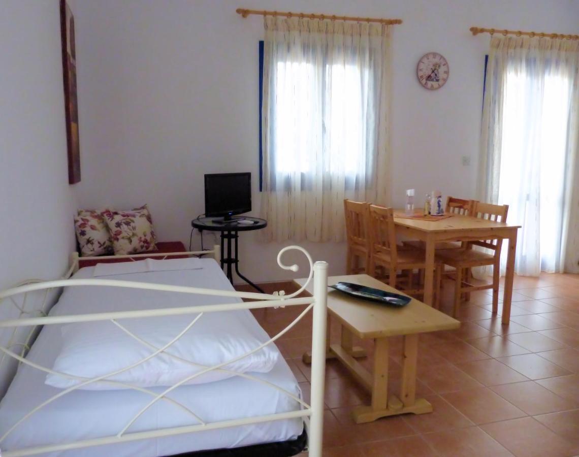 Ioli Apartments Alopronia Extérieur photo